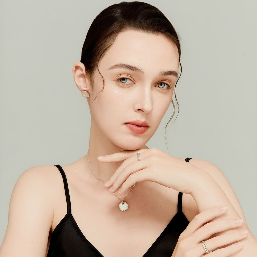 0.30Ct Square Mother - of - Pearl Pendant Paved with Diamonds - MoonClosing