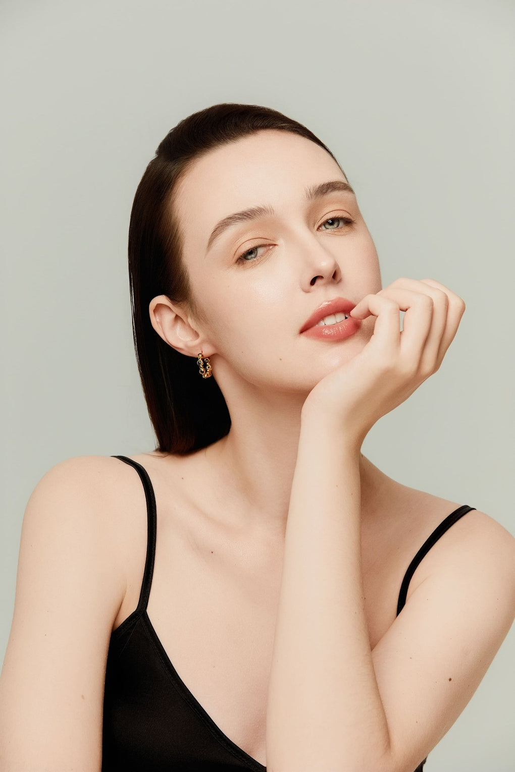1.6Ct Gold Hoop Earrings with Rose Cut Black Diamonds - MoonClosing