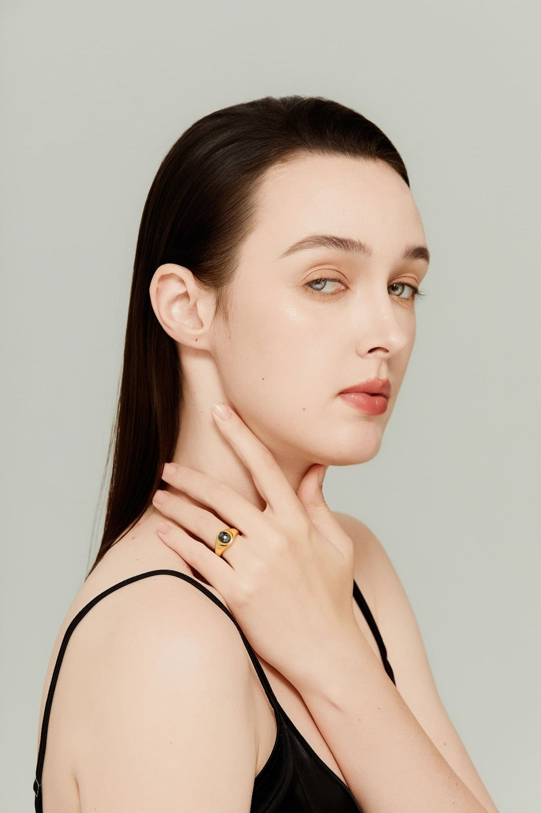 18K Gold Black Diamond Bezel Ring - MoonClosing