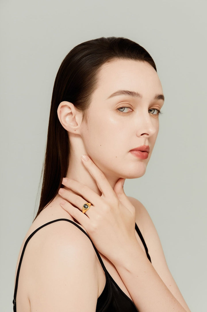 18K Gold Black Diamond Bezel Ring - MoonClosing