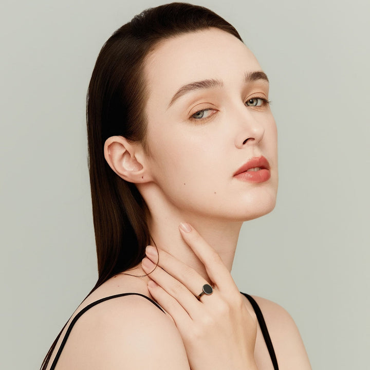 Heart's Orbit | Unique Black Sterling Silver Oval Black Agate Minimalist Ring - MoonClosing
