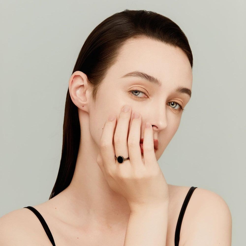 Heart's Orbit | Unique Black Sterling Silver Oval Black Agate Minimalist Ring - MoonClosing