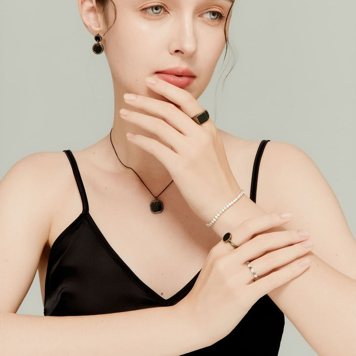 Heart's Orbit | Unique Black Sterling Silver Oval Black Agate Minimalist Ring - MoonClosing